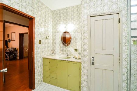 Banheiro Social de casa à venda com 3 quartos, 270m² em Jardim Lindóia, Porto Alegre