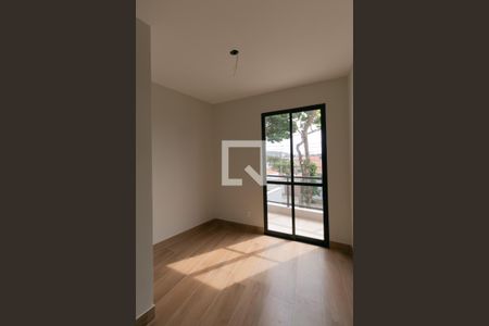 Quarto 2 de casa à venda com 3 quartos, 184m² em Vila Cloris, Belo Horizonte