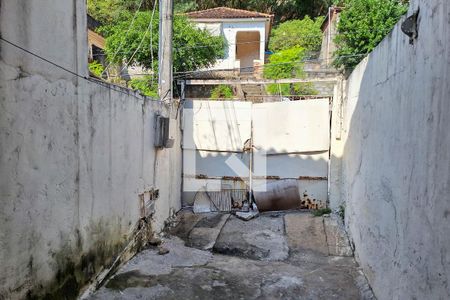 Quintal de casa à venda com 2 quartos, 80m² em Engenhoca, Niterói