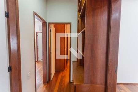 Corredor de apartamento para alugar com 3 quartos, 90m² em Funcionários, Belo Horizonte