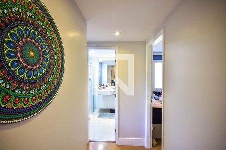 Corredor de apartamento à venda com 2 quartos, 74m² em Paraíso do Morumbi, São Paulo