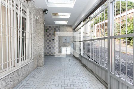 Garagem de casa à venda com 3 quartos, 224m² em Penha de França, São Paulo