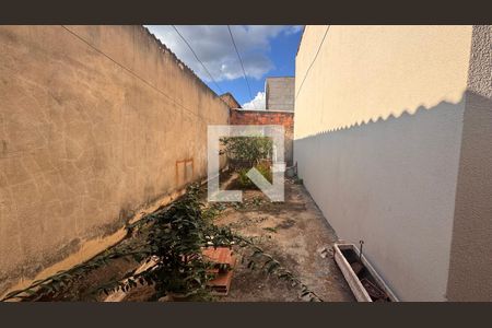 Quintal de casa à venda com 3 quartos, 110m² em Jardim Santa Eudoxia, Campinas