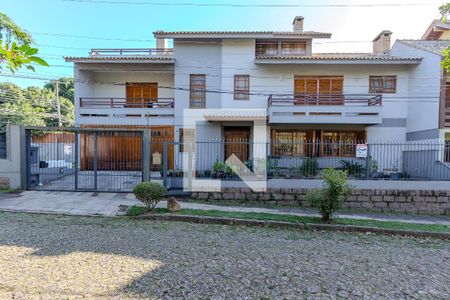 Fachada de casa à venda com 3 quartos, 270m² em Ipanema, Porto Alegre
