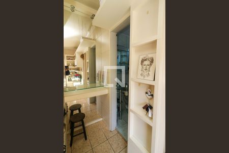 Banheiro de apartamento à venda com 1 quarto, 44m² em Azenha, Porto Alegre