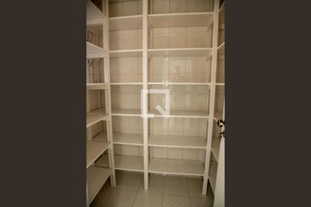 Despensa de casa à venda com 4 quartos, 404m² em Chácara Monte Alegre, São Paulo