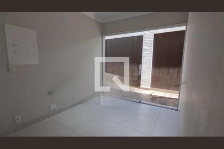 Casa à venda com 3 quartos, 220m² em Vila Guarani, São Paulo