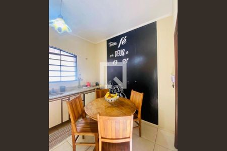 Foto 02 de casa à venda com 3 quartos, 190m² em Parque Anhumas, Campinas