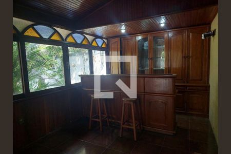 Casa à venda com 4 quartos, 400m² em Pendotiba, Niterói