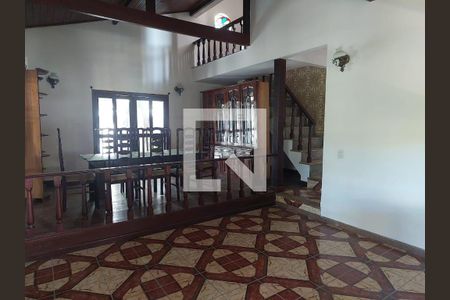 Casa à venda com 4 quartos, 400m² em Pendotiba, Niterói