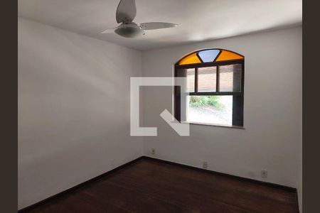 Casa à venda com 4 quartos, 400m² em Pendotiba, Niterói