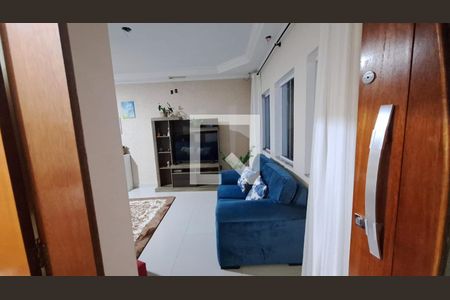 Corredor de casa para alugar com 3 quartos, 175m² em Jardim Quaresmeira 2, Suzano