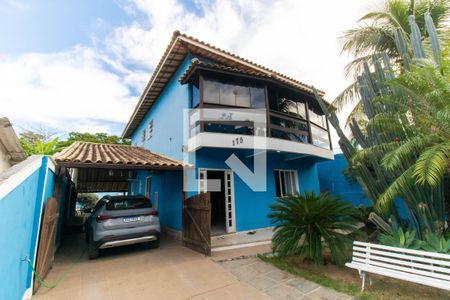 Fachada de casa à venda com 4 quartos, 207m² em Itaipu, Niterói