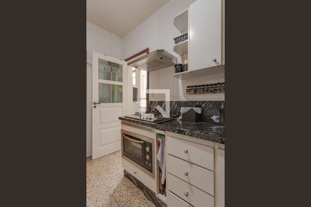 Cozinha de apartamento à venda com 2 quartos, 60m² em Passo D’areia, Porto Alegre