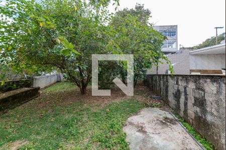 Quintal de casa para alugar com 3 quartos, 404m² em Estoril, Belo Horizonte