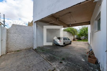 Garagem de casa para alugar com 3 quartos, 404m² em Estoril, Belo Horizonte