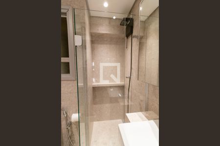 Banheiro de apartamento à venda com 1 quarto, 60m² em Centro, Campinas