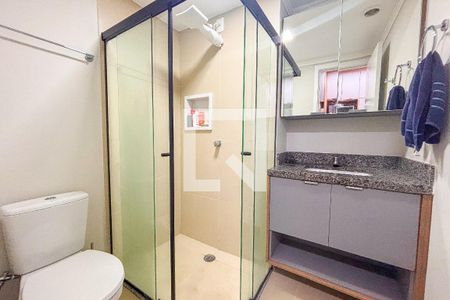 Banheiro de kitnet/studio para alugar com 1 quarto, 25m² em Pinheiros, São Paulo