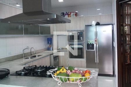 Casa à venda com 3 quartos, 422m² em Jardim Triana, São Paulo