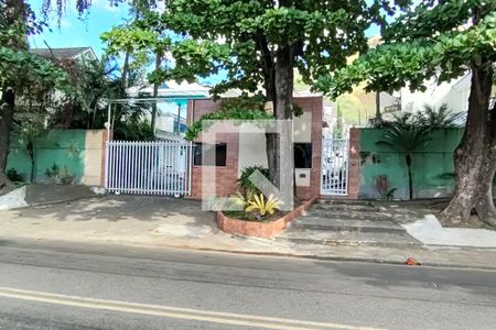 Fachada de casa de condomínio para alugar com 3 quartos, 230m² em Taquara, Rio de Janeiro