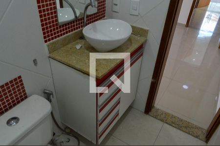 Banheiro da Suíte 2 de casa de condomínio para alugar com 3 quartos, 230m² em Taquara, Rio de Janeiro