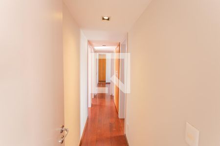 Corredor de apartamento à venda com 4 quartos, 158m² em Serra, Belo Horizonte