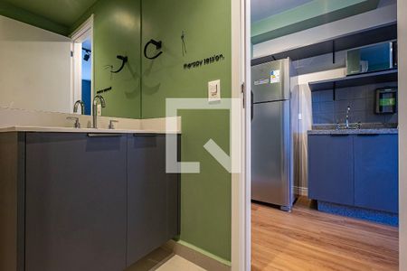 Banheiro de kitnet/studio para alugar com 1 quarto, 25m² em Pinheiros, São Paulo