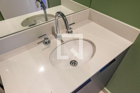 Banheiro de kitnet/studio para alugar com 1 quarto, 25m² em Pinheiros, São Paulo