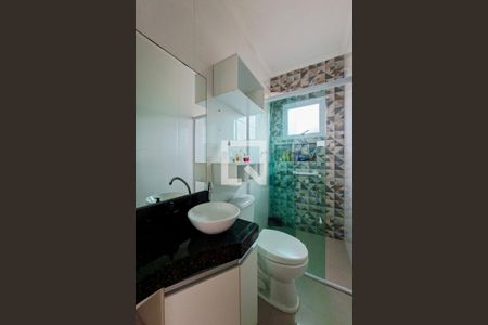 Banheiro de casa de condomínio para alugar com 2 quartos, 61m² em Nova Mirim, Praia Grande