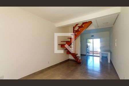 Sala  de casa de condomínio para alugar com 2 quartos, 88m² em Hípica, Porto Alegre