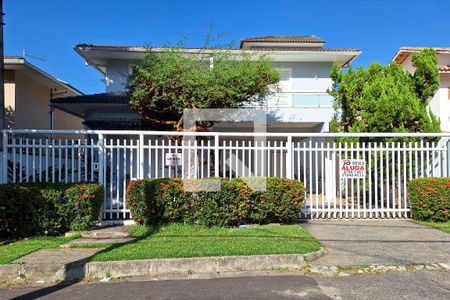 Fachada de casa à venda com 4 quartos, 334m² em Itaipu, Niterói