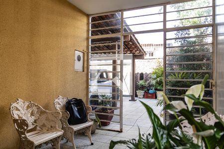 Entrada de casa à venda com 3 quartos, 250m² em Carlos Prates, Belo Horizonte