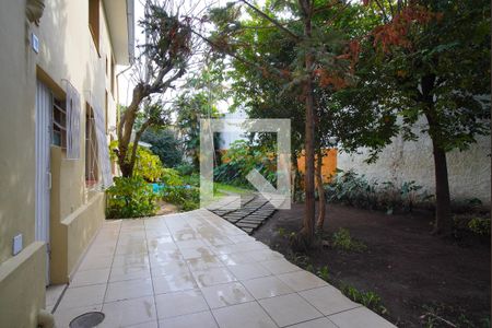 Quintal de casa à venda com 4 quartos, 252m² em Navegantes, Porto Alegre