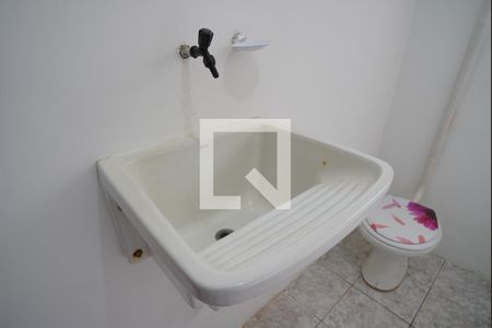 Banheiro Social de casa à venda com 4 quartos, 252m² em Navegantes, Porto Alegre