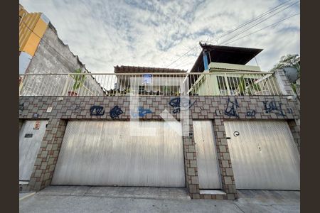 Fachada de casa à venda com 3 quartos, 380m² em Brás de Pina, Rio de Janeiro