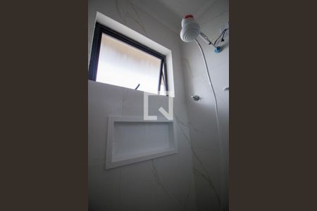 Banheiro de kitnet/studio para alugar com 1 quarto, 29m² em Vila Fiori, Sorocaba