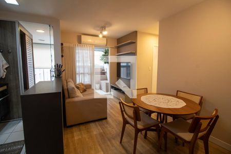 Sala / Sala de Jantar de apartamento para alugar com 2 quartos, 58m² em Jardim das Acacias, São Paulo
