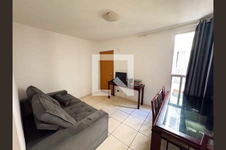 Sala de apartamento à venda com 2 quartos, 48m² em Califórnia, Contagem