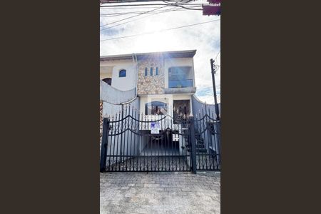 Fachada de casa à venda com 3 quartos, 260m² em Vila Curuçá, Santo André