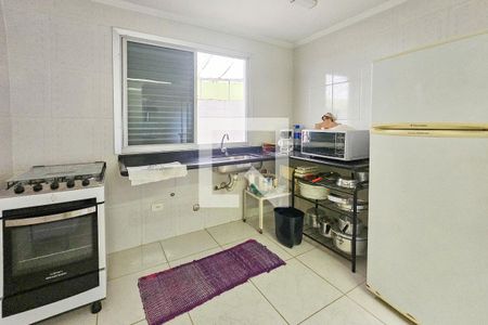 Cozinha de casa de condomínio para alugar com 2 quartos, 110m² em Tortuga, Guarujá