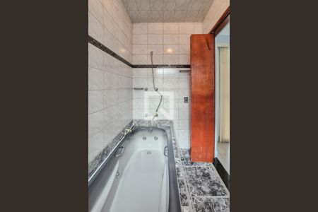 Banheiro da Suíte de casa à venda com 3 quartos, 142m² em Vila Sao Leopoldo, São Bernardo do Campo