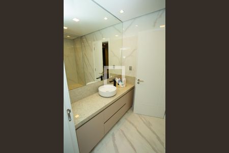 Casa de condomínio à venda com 210m², 4 quartos e 4 vagasBanheiro da Suíte 2