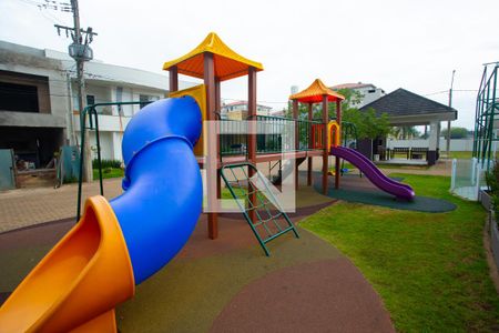 Casa de condomínio à venda com 210m², 4 quartos e 4 vagasÁrea comum - Playground