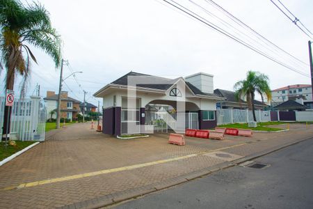 Casa de condomínio à venda com 210m², 4 quartos e 4 vagasFachada 