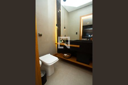 Casa de condomínio à venda com 210m², 4 quartos e 4 vagasLavabo