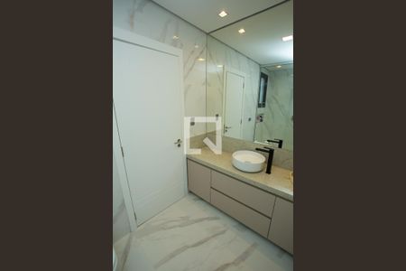 Casa de condomínio à venda com 210m², 4 quartos e 4 vagasBanheiro da Suíte 3