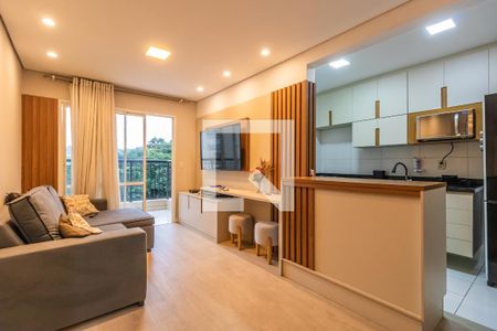 Sala de apartamento à venda com 2 quartos, 70m² em Jardim Tupanci, Barueri