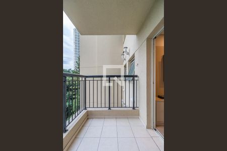 Sala de apartamento à venda com 2 quartos, 70m² em Jardim Tupanci, Barueri