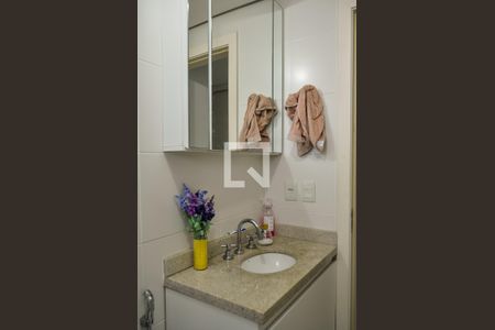 Banheiro de apartamento à venda com 2 quartos, 68m² em Tristeza, Porto Alegre