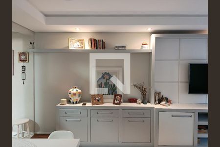 Sala de apartamento à venda com 2 quartos, 77m² em Vila Madalena, São Paulo